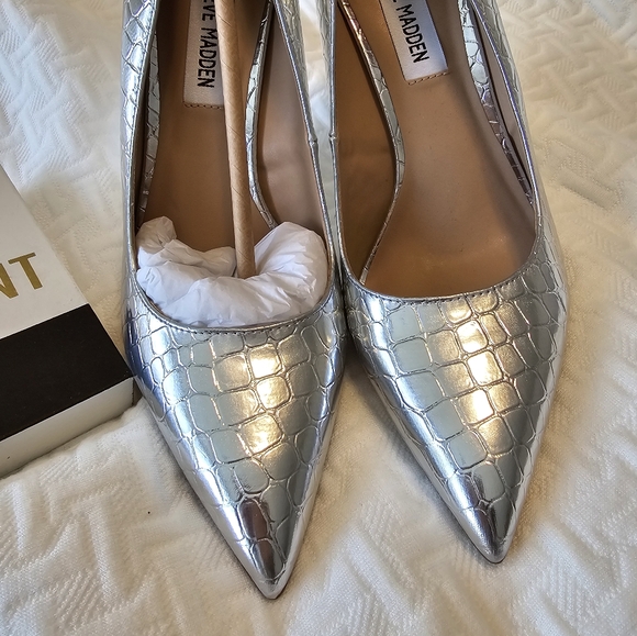 Silver-lining..SM Rival Metallic Crocodile Embossed Wedge - Picture 2 of 6